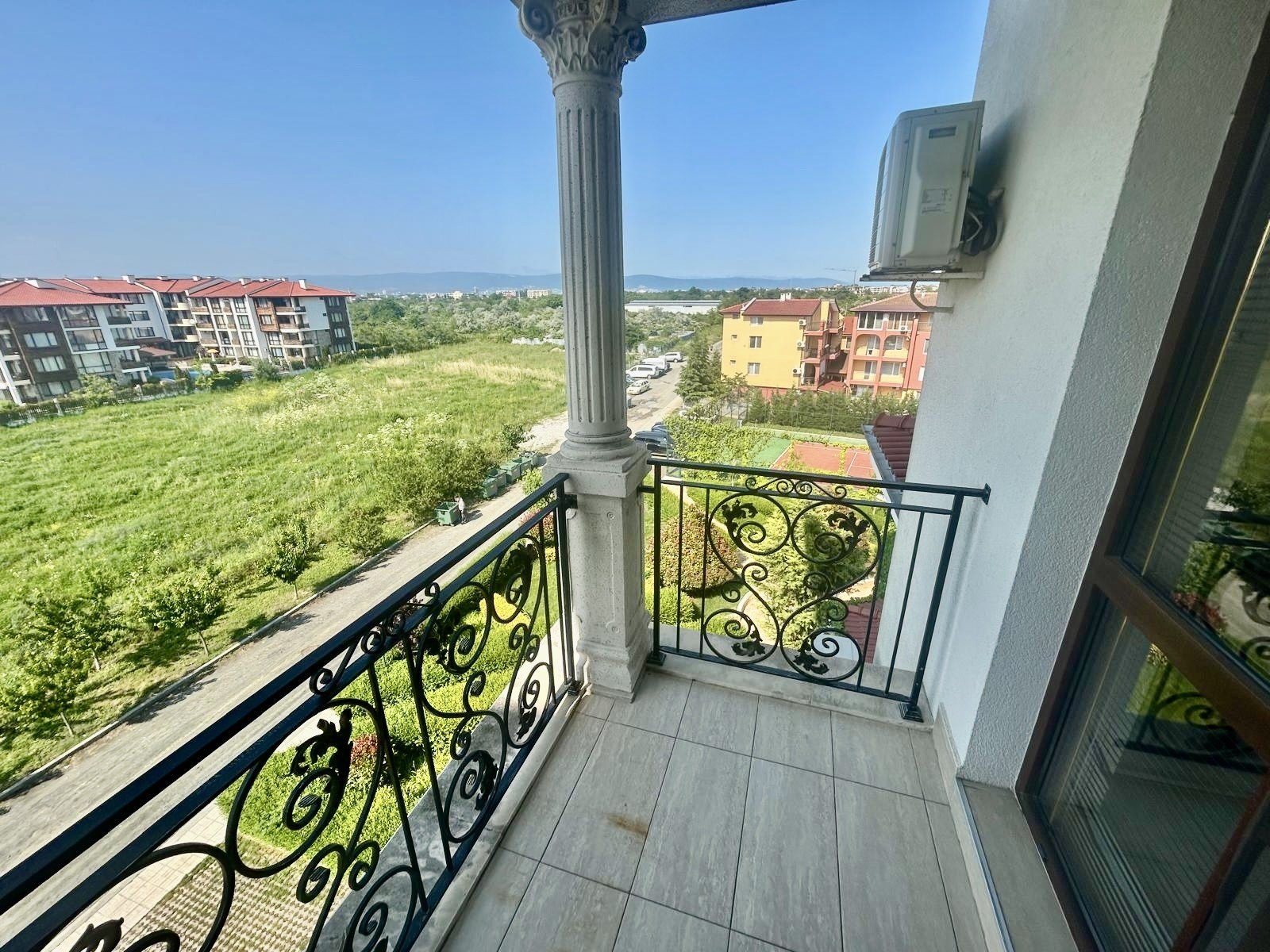 Spacious three-bedroom apartment in the prestigious Poseidon complex, Nessebar