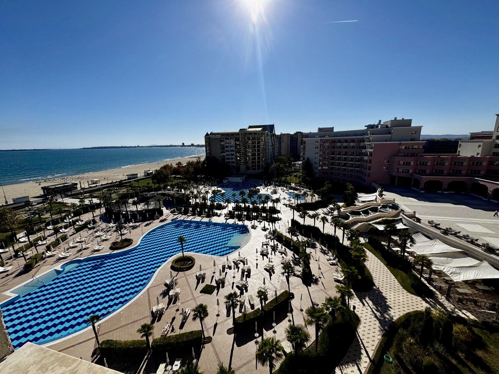 Элитный панорамный апартамент с 1 спальней в Majestic Beach Resort (Солнечный Берег) - 50 метров от пляжа!