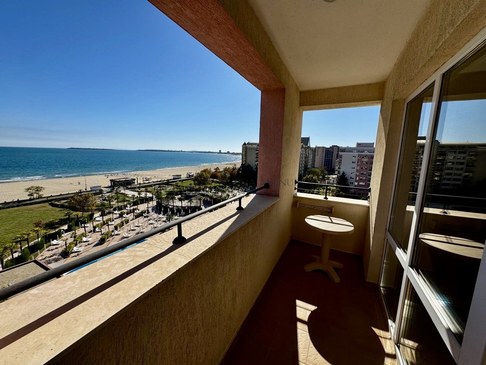 Элитный панорамный апартамент с 1 спальней в Majestic Beach Resort (Солнечный Берег) - 50 метров от пляжа!