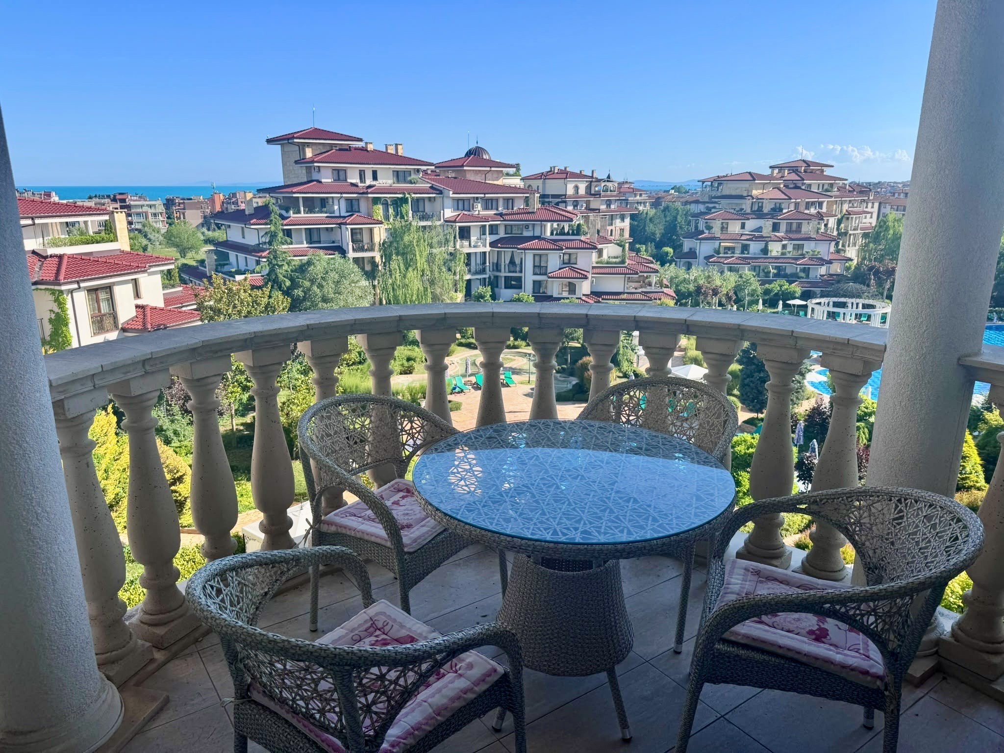 Spacious three-bedroom apartment in the prestigious Poseidon complex, Nessebar