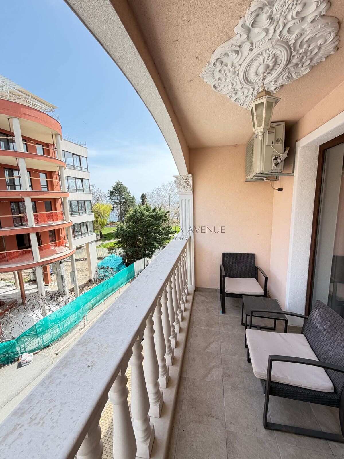 Меблированная студия на первой линии в Valencia Gardens Несебр
