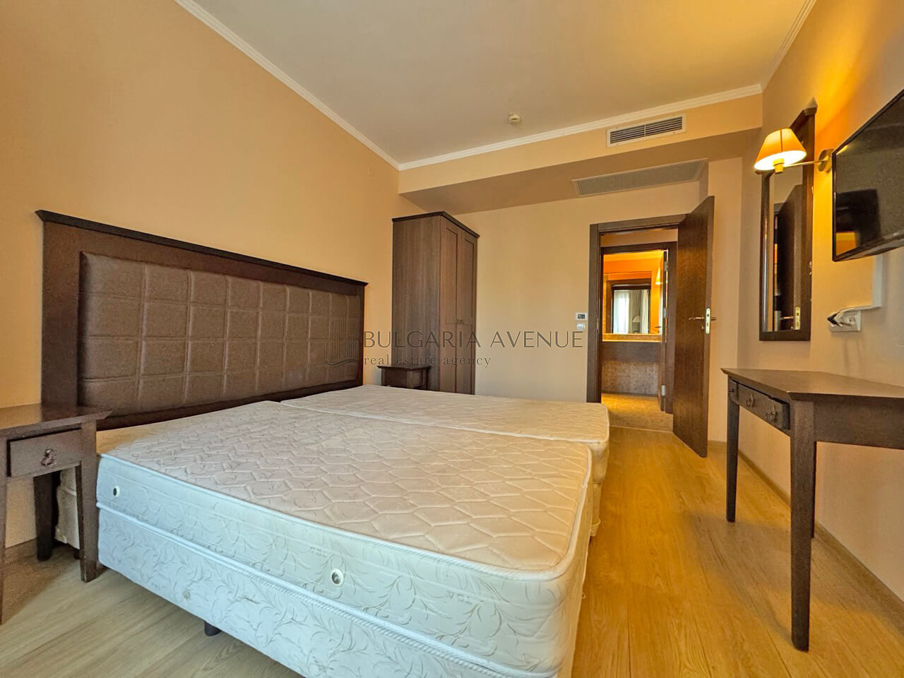 Просторная двухкомнатная квартира в элитном комплексе Barcelo Royal Beach на курорте Солнечный Берег