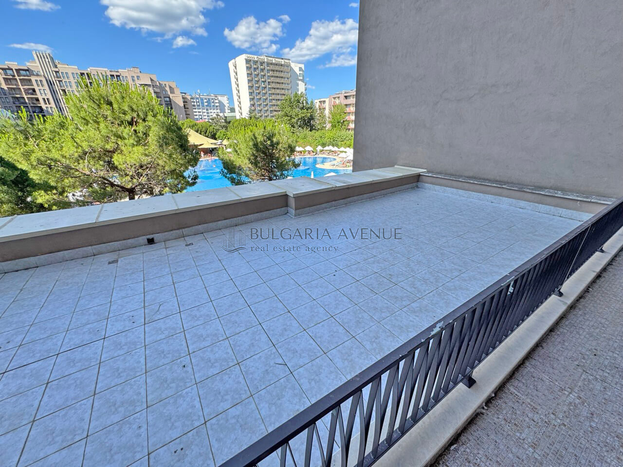 Просторная двухкомнатная квартира в элитном комплексе Barcelo Royal Beach на курорте Солнечный Берег