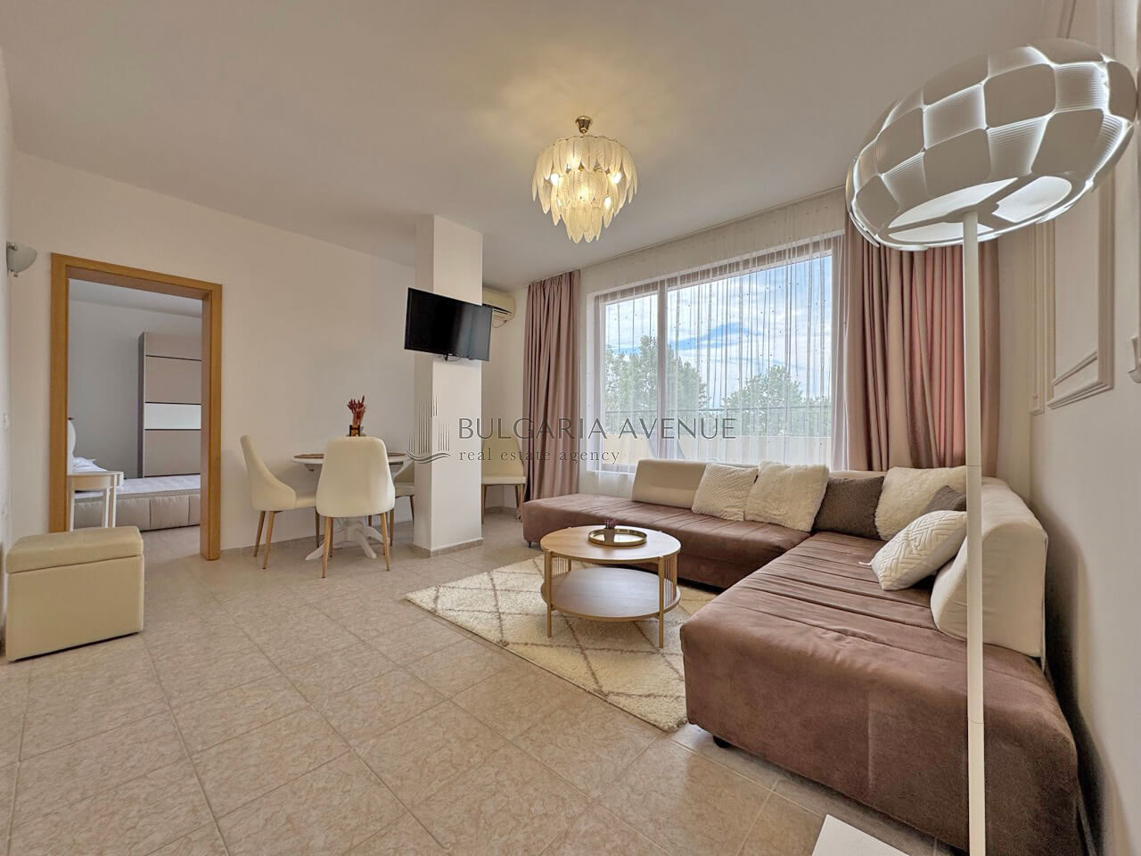 Просторный трехкомнатный апартамент в Diamond Bay, Солнечный берег