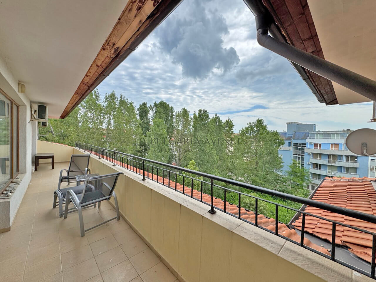 Просторный трехкомнатный апартамент в Diamond Bay, Солнечный берег