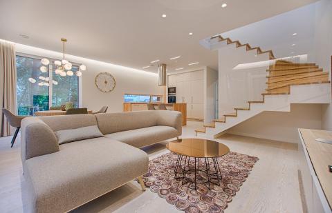 What is a duplex, and how does it differ from other types of property in Bulgaria