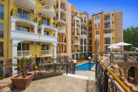Complex with a swimming pool by the sea in Sunny Beach -- Sweet Homes