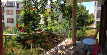 Flat with an English courtyard