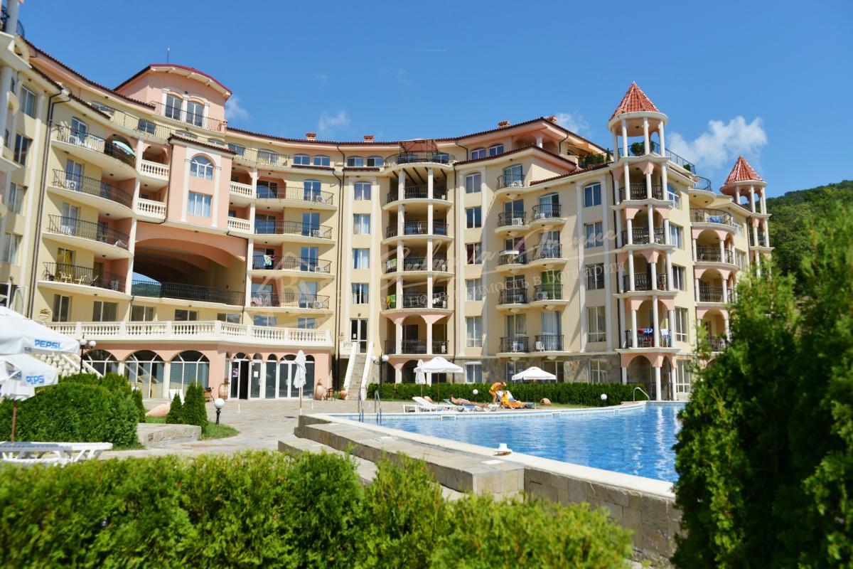Студия, Negresko, Елените