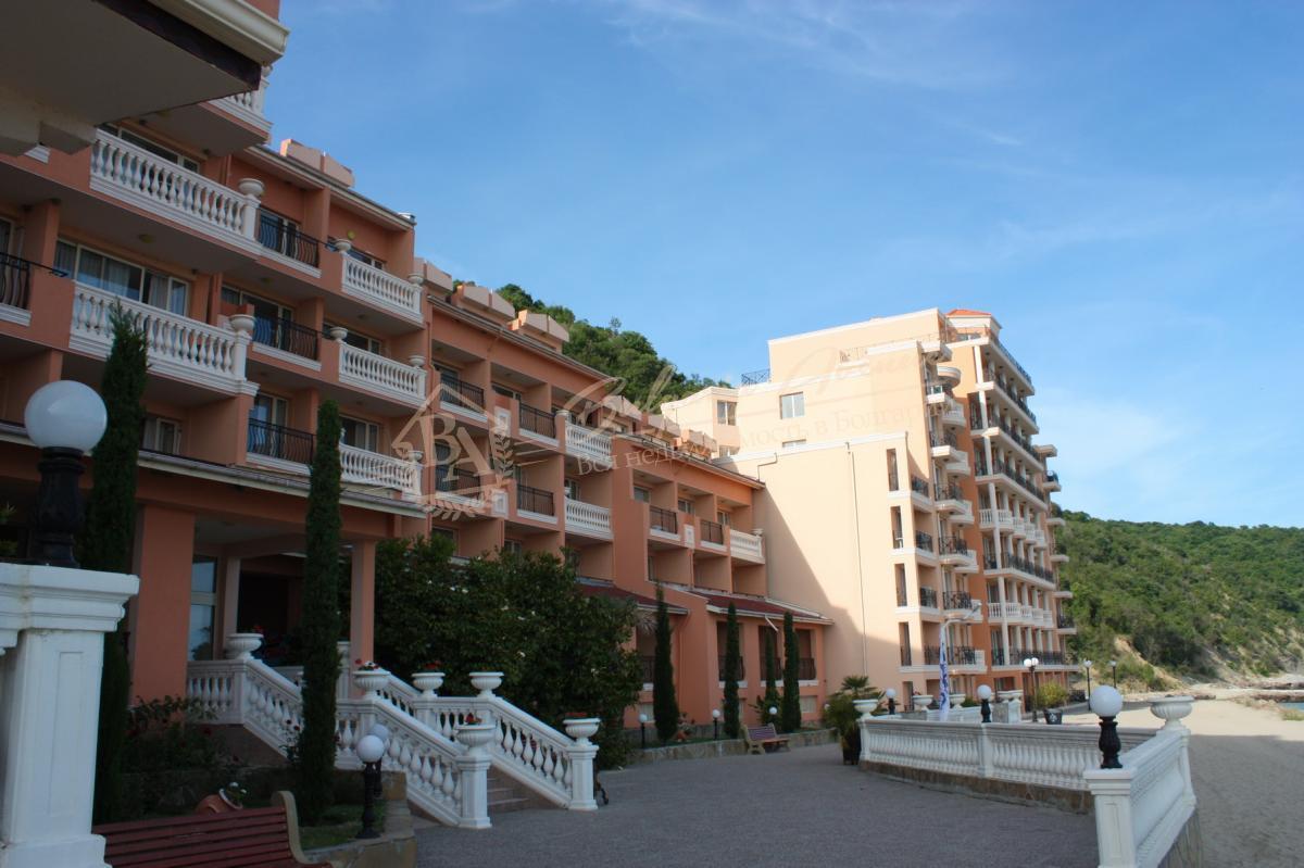 Studio, Royal Marina, Elenite