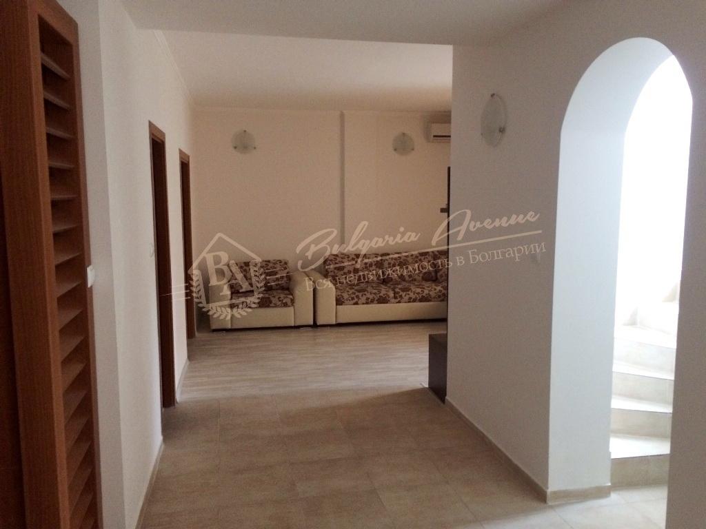 House, Villas Romana, Elenite