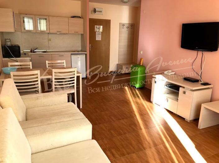 Panoramic 1-bedroom apartment 120m from the beach