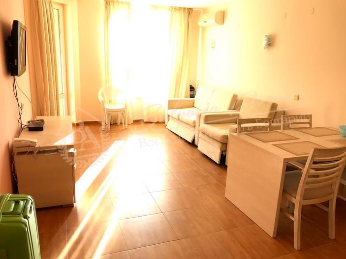 Panoramic 1-bedroom apartment 120m from the beach