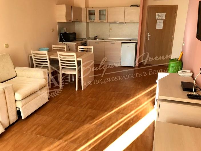 Panoramic 1-bedroom apartment 120m from the beach