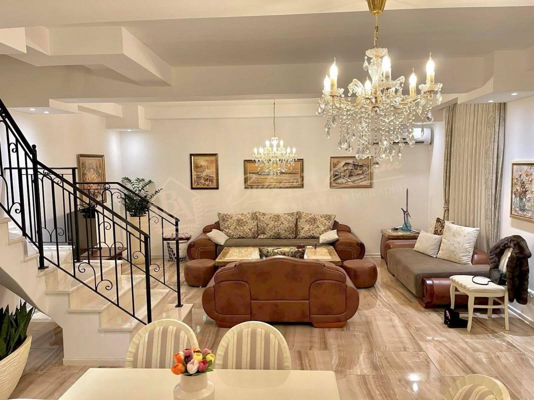Manor with 6 bedrooms and swimming pool 17 km from Varna