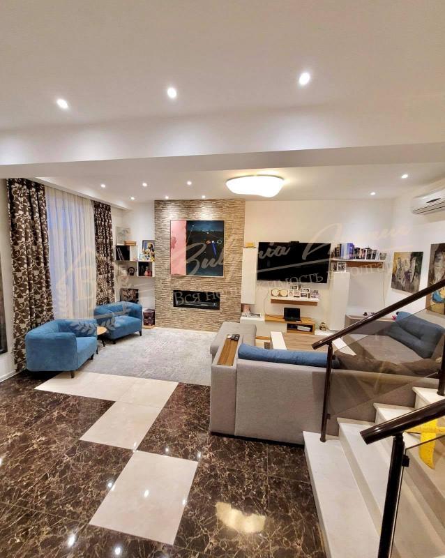 Manor with 6 bedrooms and swimming pool 17 km from Varna