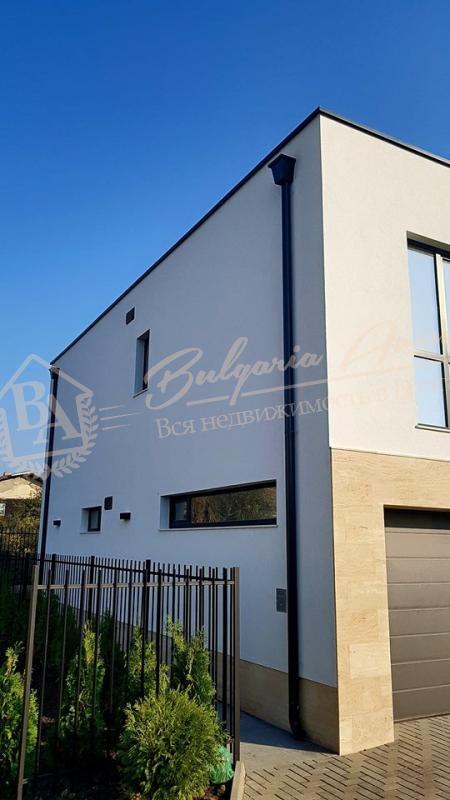 Townhouse with 4 bedrooms in Varna! 2 km from the sea shore.