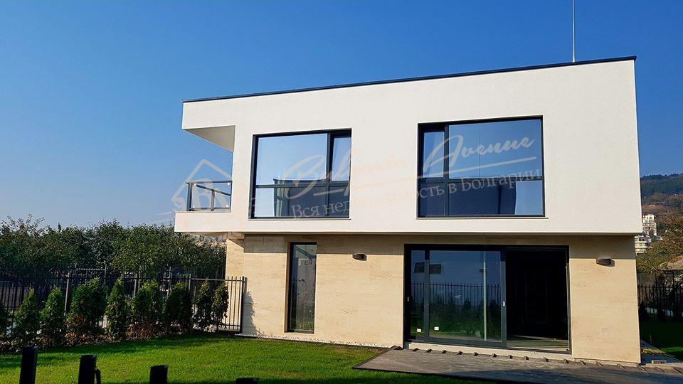 Townhouse with 4 bedrooms in Varna! 2 km from the sea shore.