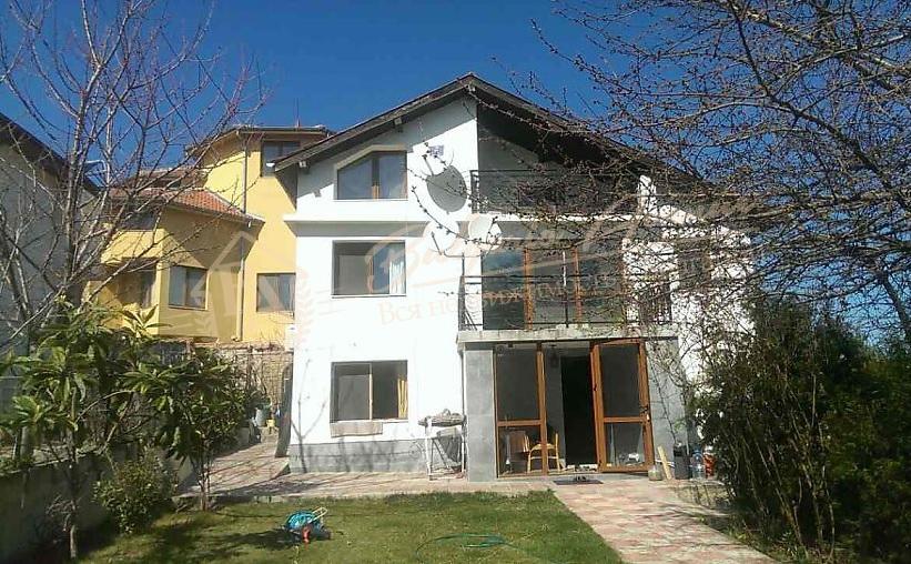 Private house with its own garden in a prestigious district of Varna