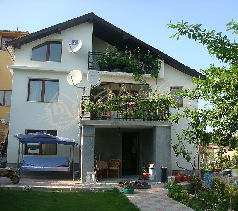 Private house with its own garden in a prestigious district of Varna