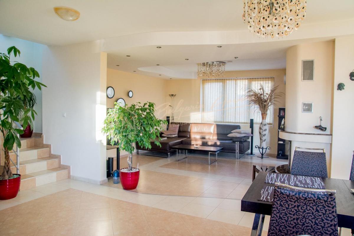 House with sea panorama, private garden and swimming pool, Varna