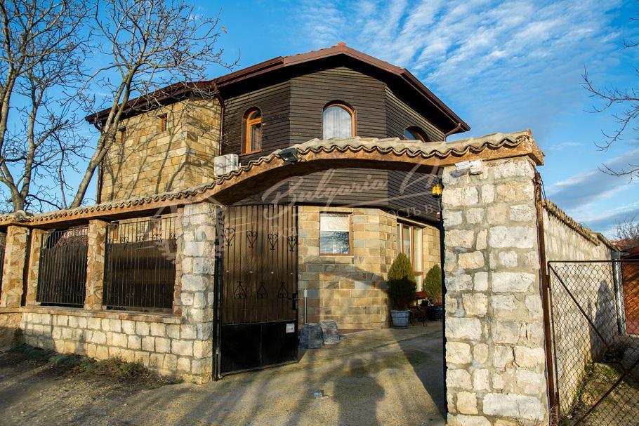 House with sea panorama, private garden and swimming pool, Varna