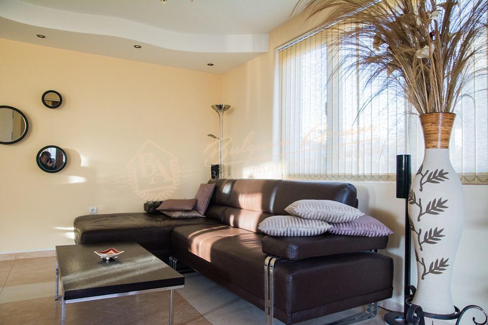 House with sea panorama, private garden and swimming pool, Varna