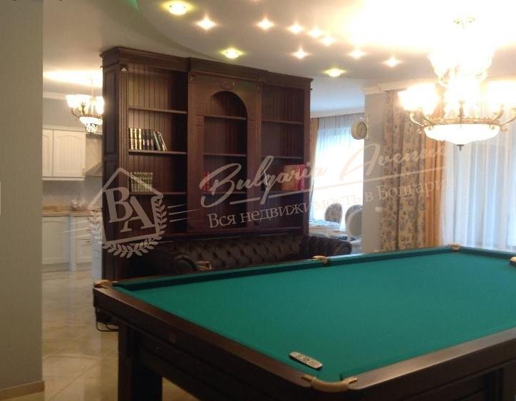 New luxury house with swimming pool, 900m to the beach, Varna