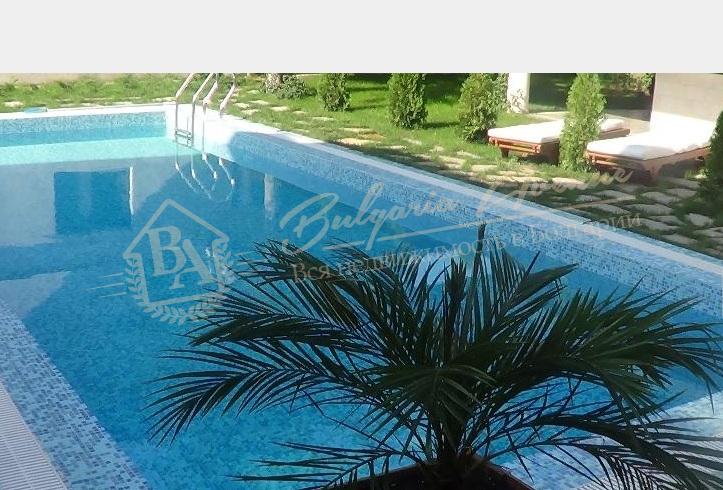 New luxury house with swimming pool, 900m to the beach, Varna