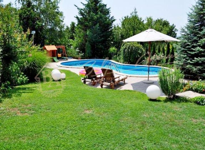 Luxury house for permanent residence by the sea in Varna