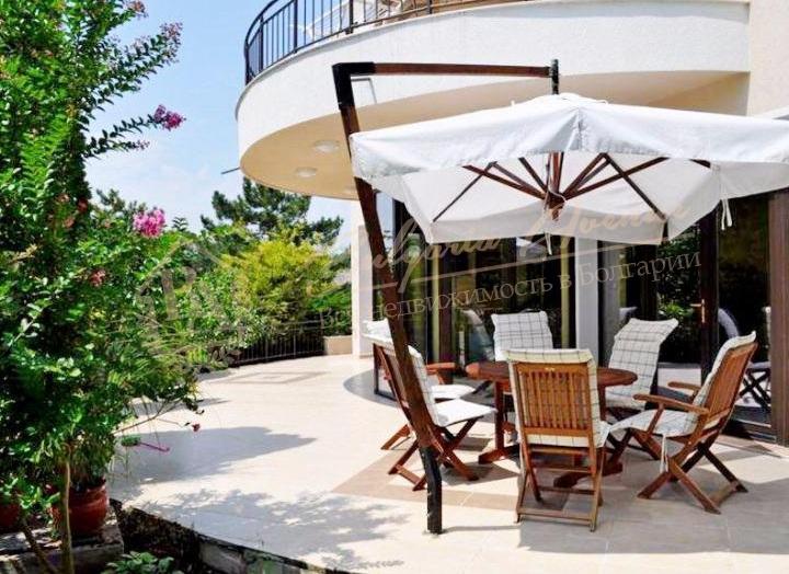Luxury house for permanent residence by the sea in Varna