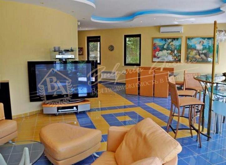 Luxury house for permanent residence by the sea in Varna