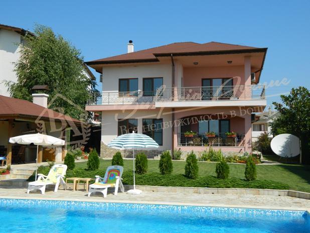 Mediterranean house with swimming pool by the sea, Varna region