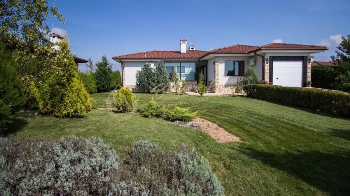 House in a quiet location with sea and lake views