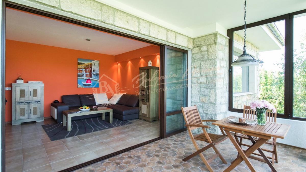 House in a quiet location with sea and lake views