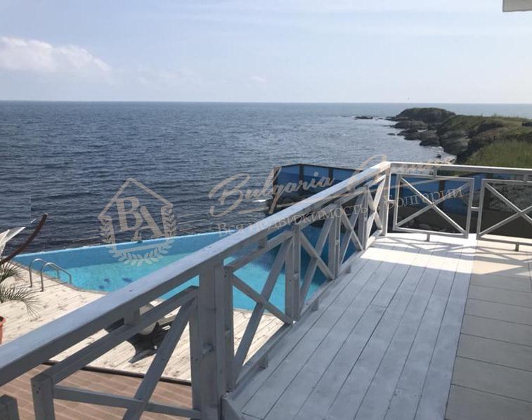 House by the sea on the first line in a quiet area in Lozenets