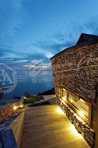 Unique seafront house on the first line with sea and mountain views