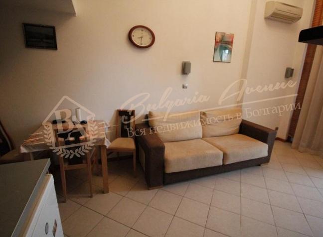Studio Maisonette on the First Line with Private Beach, Ravda