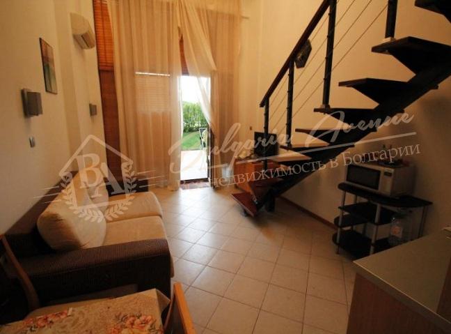 Studio Maisonette on the First Line with Private Beach, Ravda