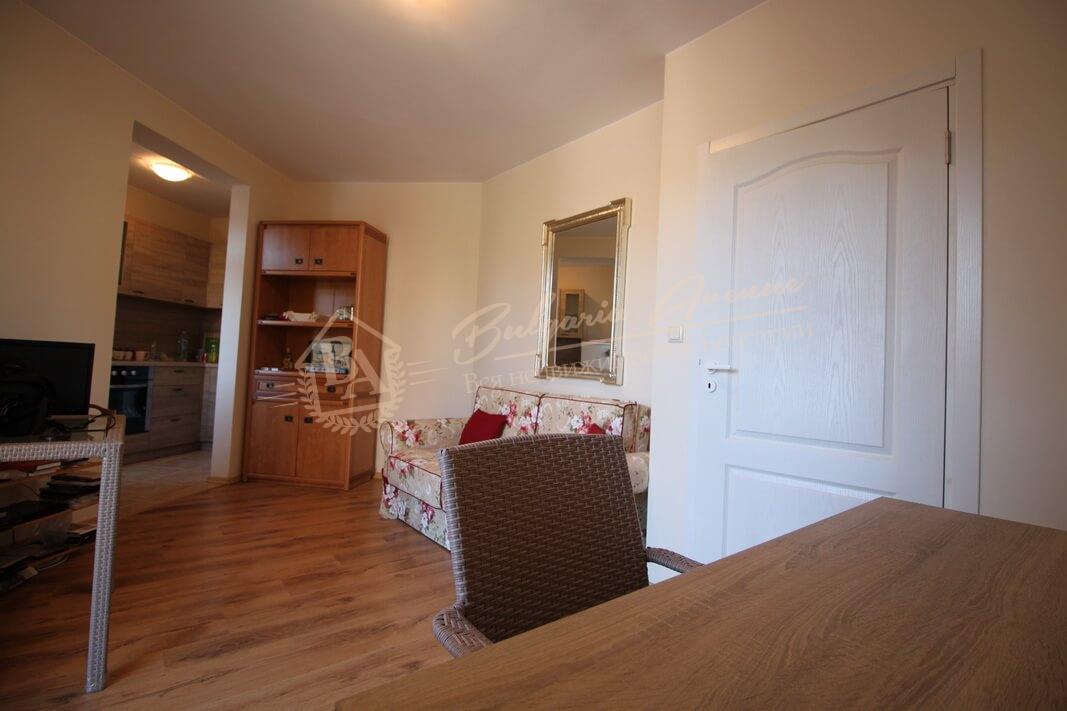 1-Bedroom Luxury Apartment on the Southern Coast, 120m from the Sea, Ravda