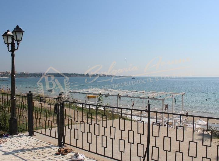 Panoramic sea-view apartment on the first line in a new building, Ravda