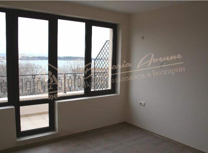 Panoramic sea-view apartment on the first line in a new building, Ravda