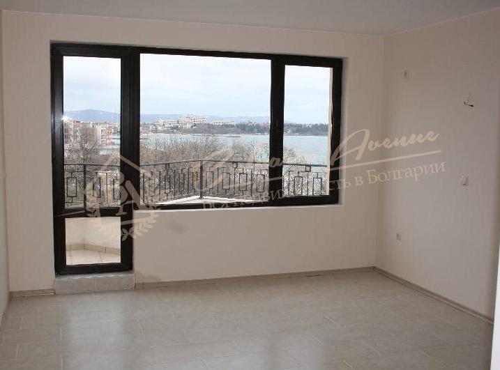 Panoramic sea-view apartment on the first line in a new building, Ravda