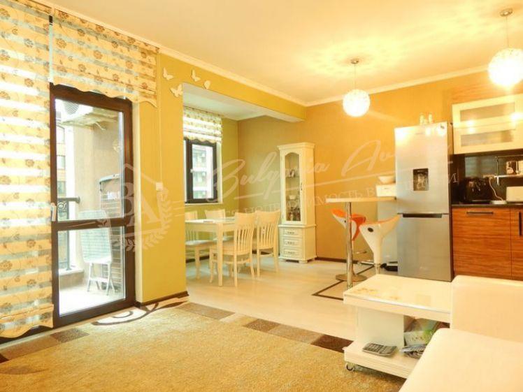 Elite apartment in a residential building 100m from the sea, Ravda