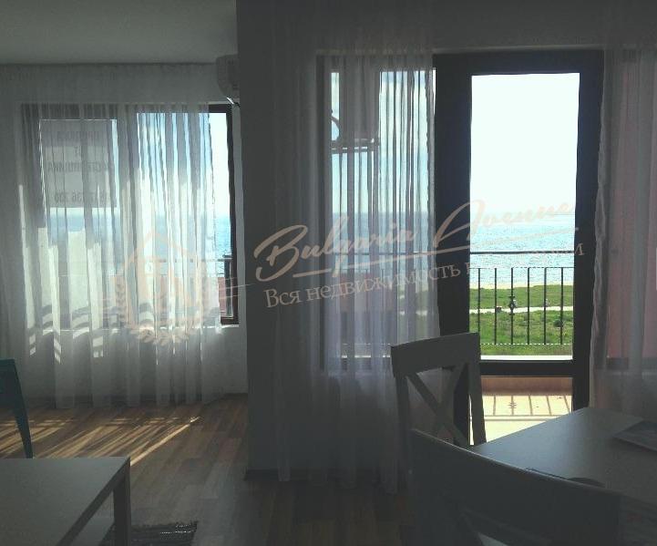 Elite, bright apartment with sea panorama on the first line, Ravda