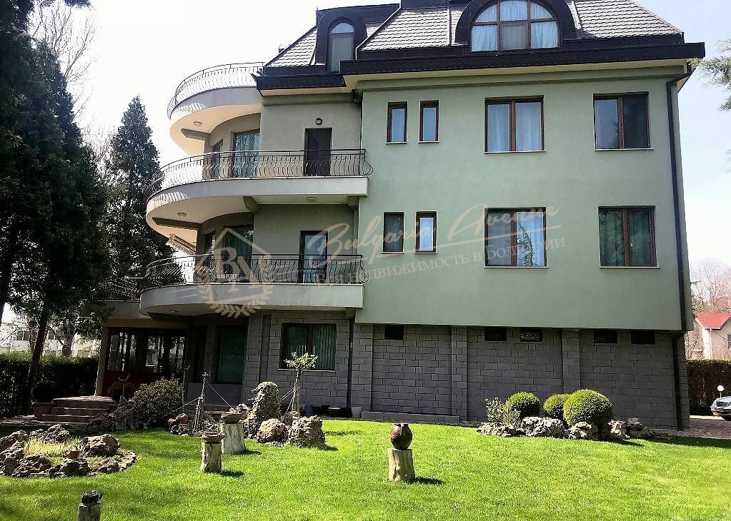 Private, elite house with garden 200m from the beach, Saint Constantine and Helena