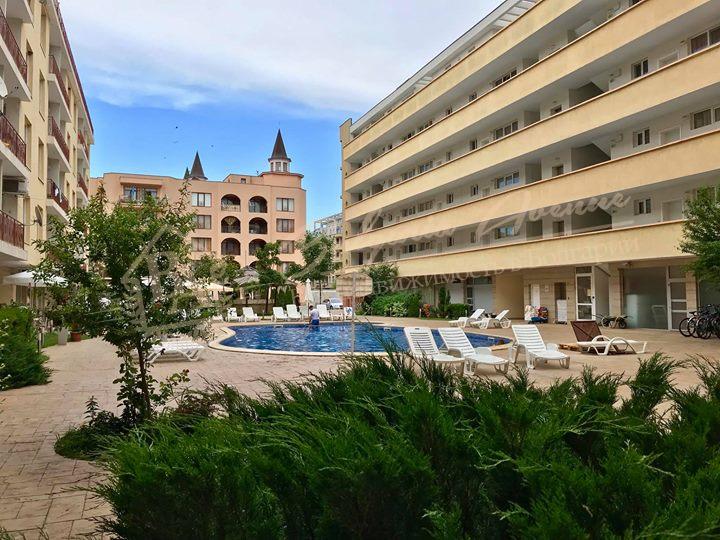 Spacious 1-bedroom apartment of 70 m² on the southern coast by the sea