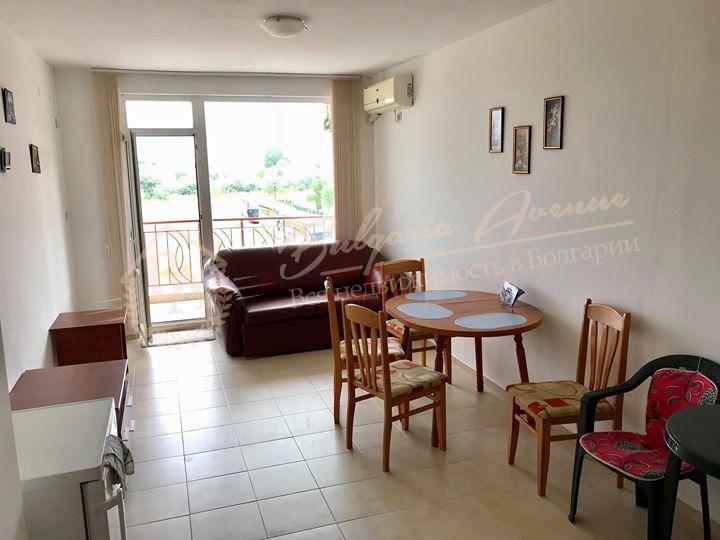 Spacious 1-bedroom apartment of 70 m² on the southern coast by the sea