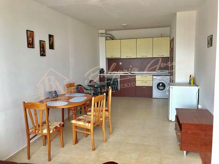Spacious 1-bedroom apartment of 70 m² on the southern coast by the sea