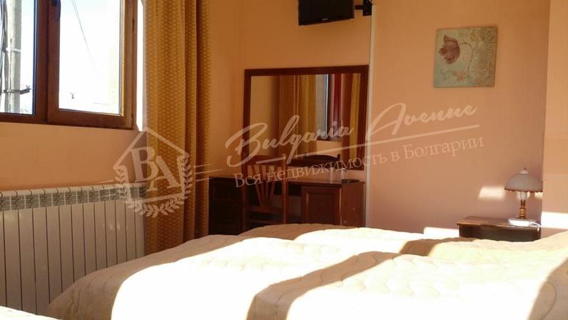 Operating hotel with mineral pool, Blagoevgrad region